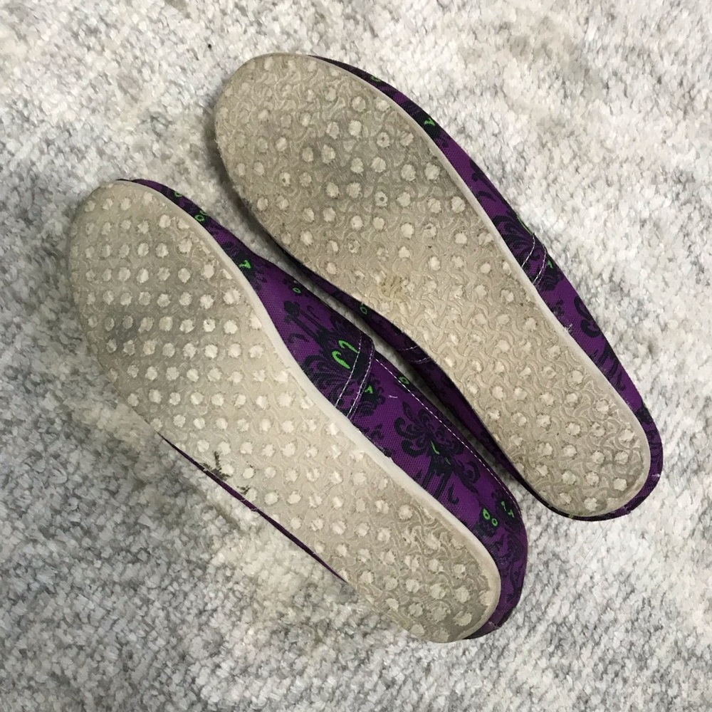 TOMS - Picture 3 of 10